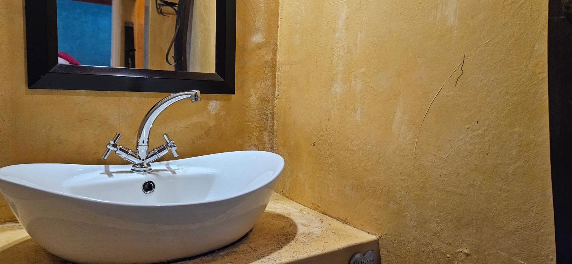 Old Vic Travellers Inn Nelspruit Mbombela Luaran gambar